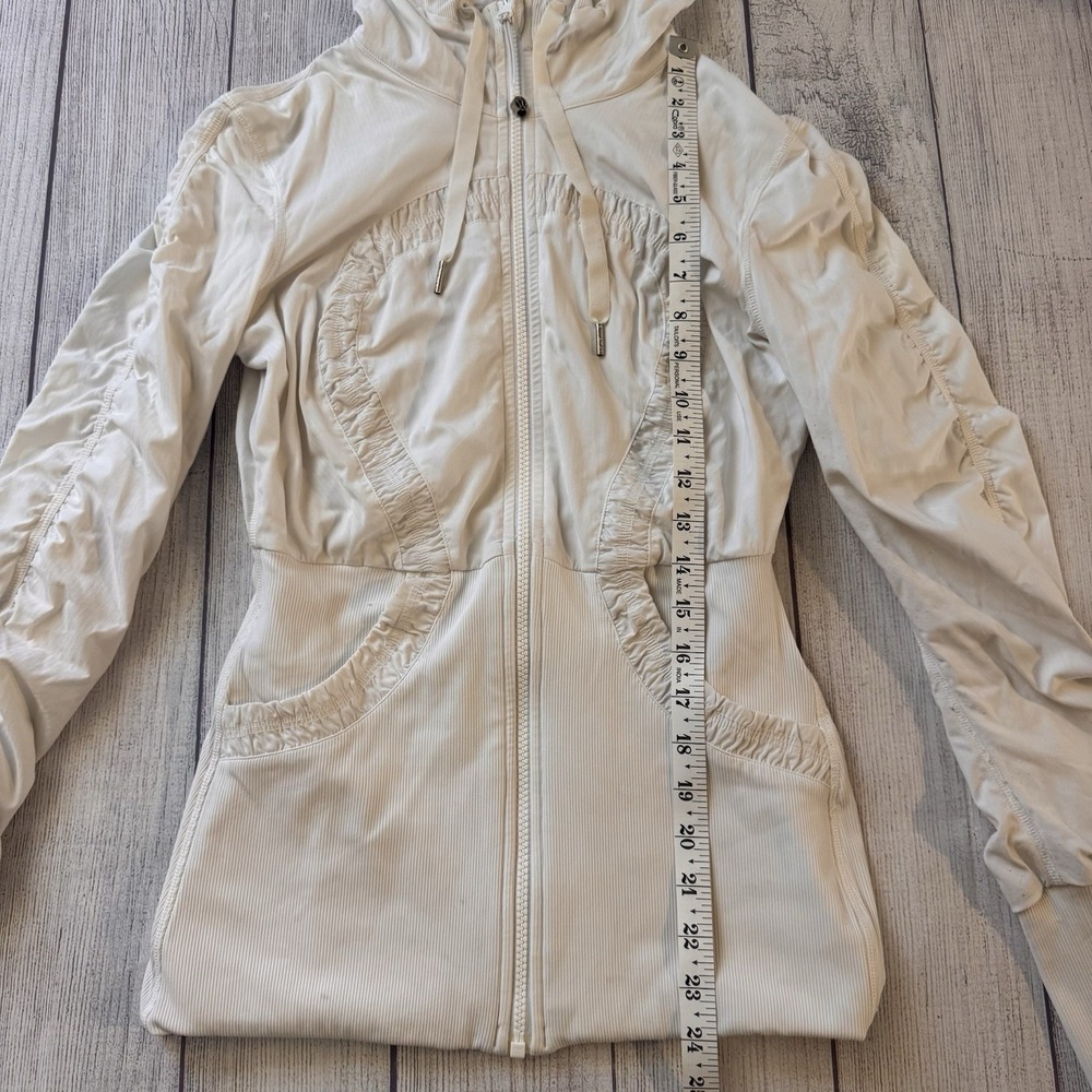 Lululemon Women's Size 6 White Full Zip Hooded Jacket Ruched Thumbholes Workout - Picture 7 of 15